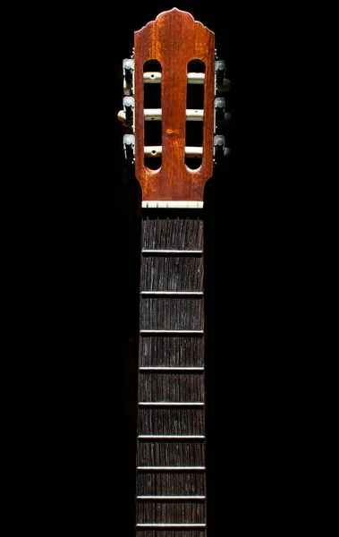 黒い背景に紐のないギターネック ギターの詳細 抽象的な背景 — ストック写真