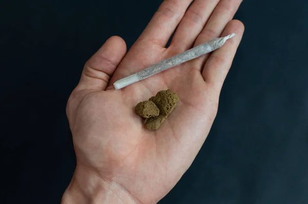 Top View Hand Holding Piece High Quality Hashish Big Joint — Stock Photo, Image