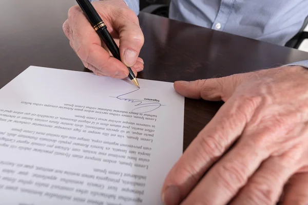 Signing of a contract — Stock Photo, Image