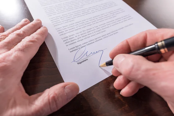 Undertecknandet av ett avtal — Stockfoto