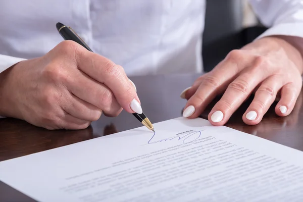 Ondertekening van een contract — Stockfoto