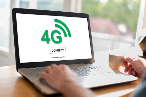 ノート パソコンで 4 g ネットワークのコンセプト — ストック写真