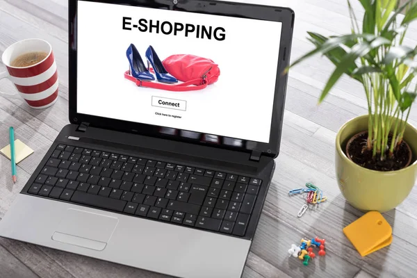 Concetto di e-shopping su un laptop — Foto Stock
