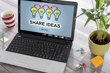 Fikir kavramı bir dizüstü bilgisayarda paylaşmak