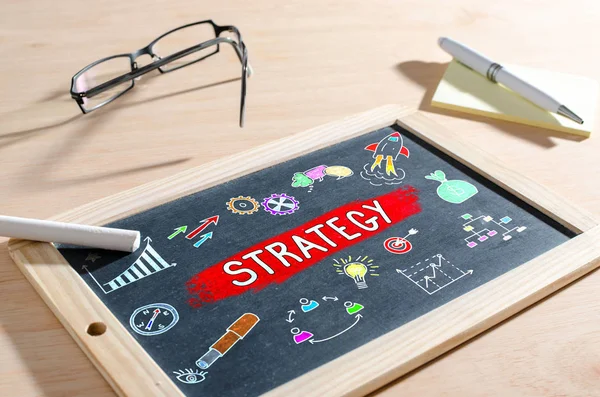 Strategie bedrijfsconcept op een schoolbord — Stockfoto