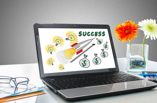 Üzleti siker koncepciója a laptop képernyőjén — Stock Fotó