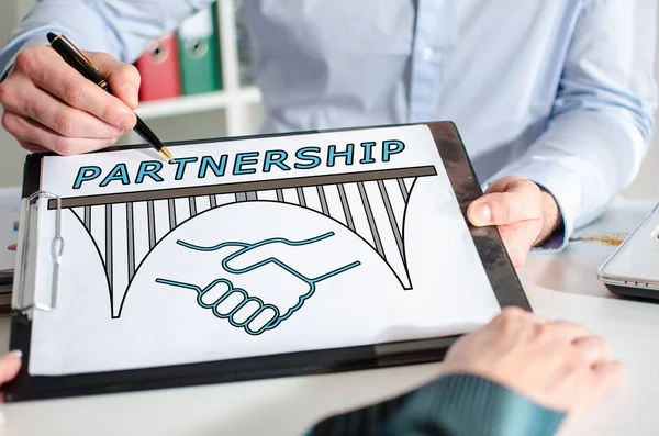 Partnership concept on a clipboard — Stock Photo, Image