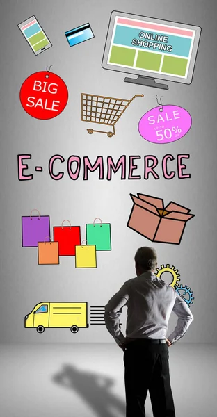E-commerce έννοια παρακολούθησαν από τον επιχειρηματία — Φωτογραφία Αρχείου