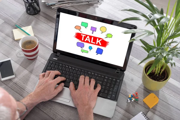 Concept Talk sur un ordinateur portable — Photo