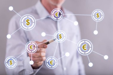 Finansal ağ bir dokunmatik ekran üzerinde dokunmadan adam