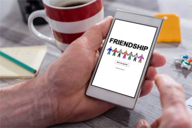 Bir smartphone cep telefonu ile dostluk kavramı