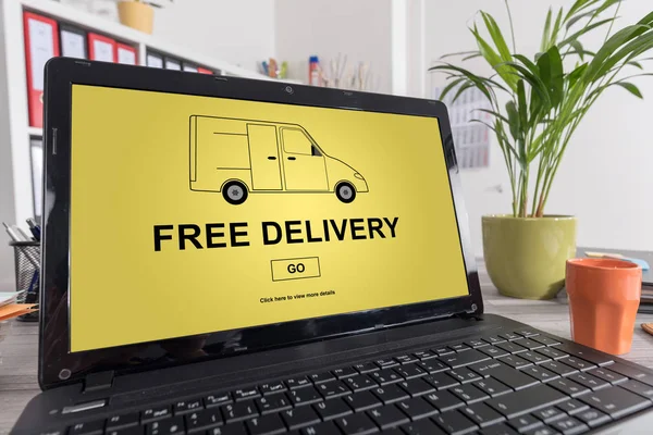 Concepto de entrega gratuita en un ordenador portátil — Foto de Stock