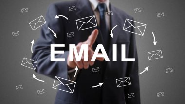Bir işadamı tarafından gösterilen e- posta konsepti