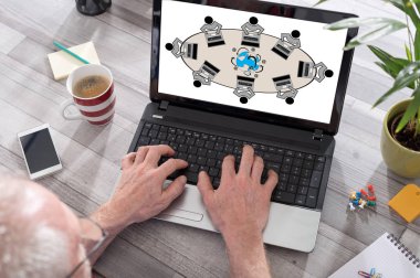 Internet kavramı bir laptop ekranında