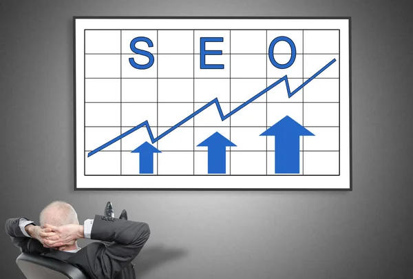 Empresario mirando el concepto seo — Foto de Stock