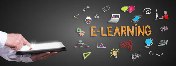 태블릿을 사용하여 사람 과 의 E-learning 개념 — 스톡 사진