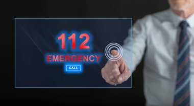 Adam bir dokunmatik ekranda acil bir kavram dokunmadan