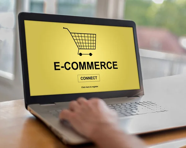 E-commerce concept op een laptop — Stockfoto