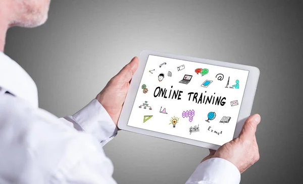 Concepto de entrenamiento en línea en una tableta — Foto de Stock