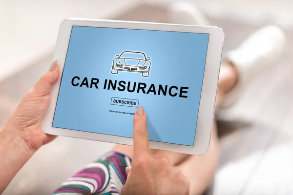 Auto verzekering concept op een tablet — Stockfoto