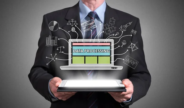 Conceito de processamento de dados aparecendo acima de um tablet — Fotografia de Stock