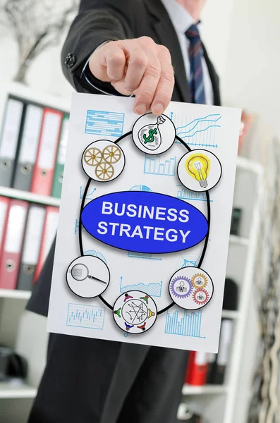Zakelijke strategie concept getoond door een zakenman — Stockfoto