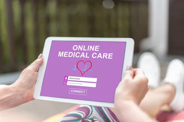 Online tıbbi bakım kavramı bir tablette — Stok fotoğraf