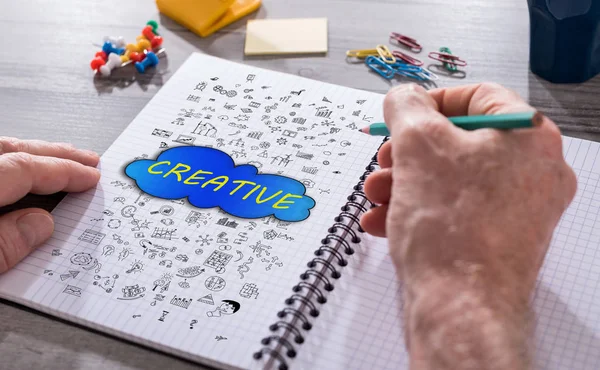 Concepto de creatividad en un bloc de notas — Foto de Stock