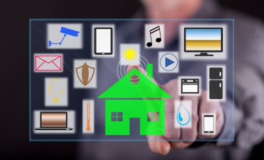 Adam akıllı bir ev concept bir dokunmatik ekran üzerinde dokunmadan