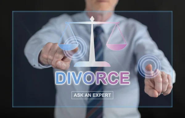 Mann berührt eine Online-Scheidungsberatungsseite mit einem Touch-Schreck — Stockfoto