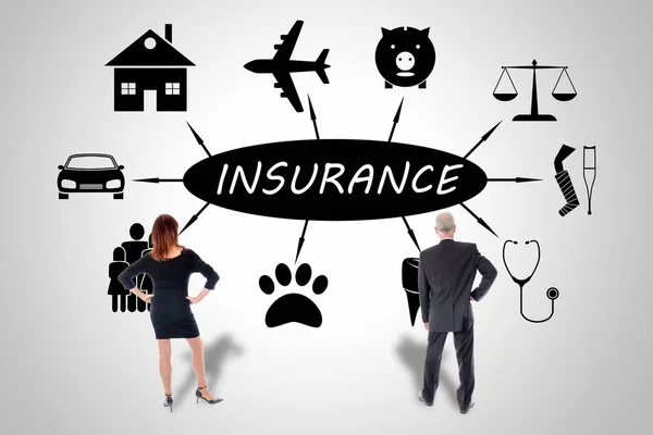 Conceito de seguro assistido por empresários — Fotografia de Stock