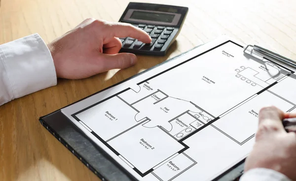 Concept de plan d'appartement sur un presse-papiers — Photo