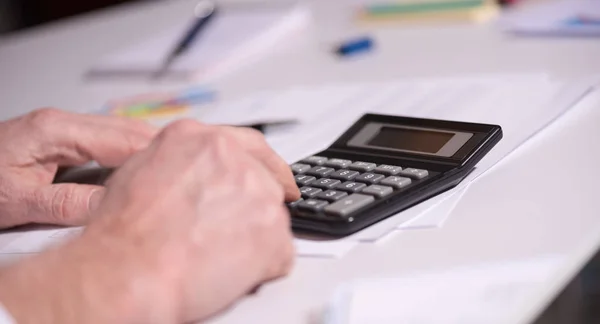 Hand using calculator, accounting concept — Stock Photo, Image