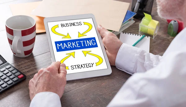 Marketing koncepció egy tabletta — Stock Fotó
