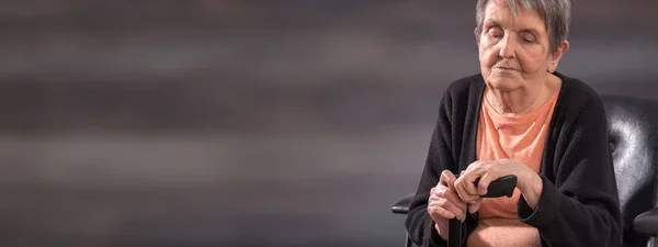 Old woman with her cane — Stock Photo, Image