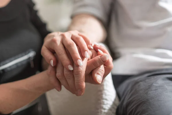 Aide à domicile des personnes âgées — Photo