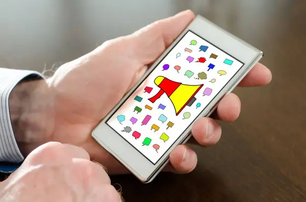 Conceito de comunicação em um smartphone — Fotografia de Stock
