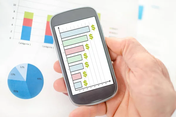 Geschäftsanalyse-Konzept auf dem Smartphone — Stockfoto
