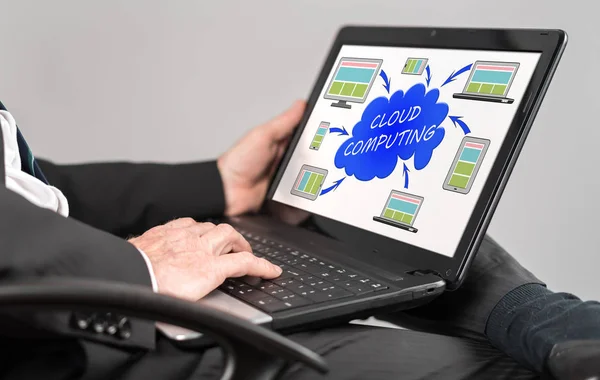 Cloud computing koncepcja na laptopie — Zdjęcie stockowe
