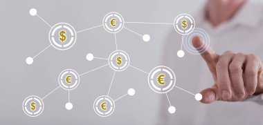 Finansal ağ bir dokunmatik ekran üzerinde dokunmadan adam
