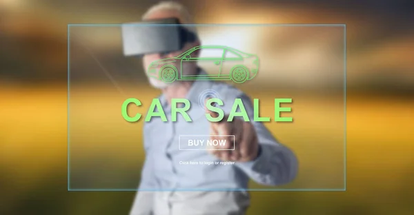 Homme portant un casque virtuel de réalité touchant une voiture vente concéder — Photo