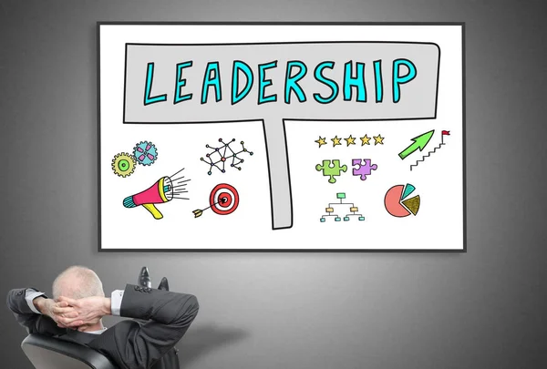 Uomo d'affari guardando concetto di leadership — Foto Stock