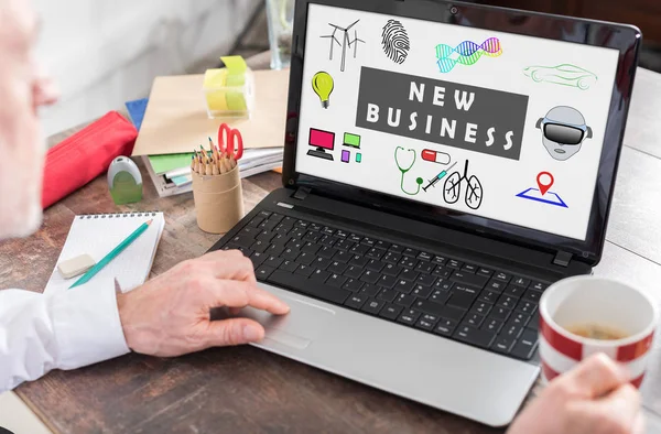 Novo conceito de negócio em uma tela de laptop — Fotografia de Stock