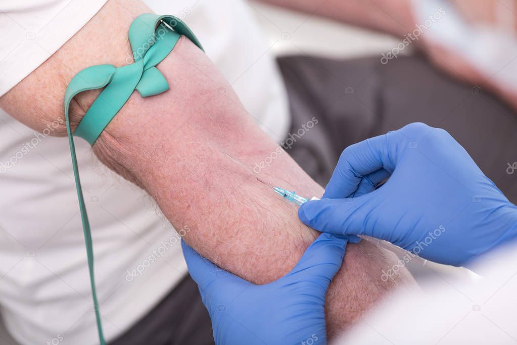 Injection of a catheter in the arm