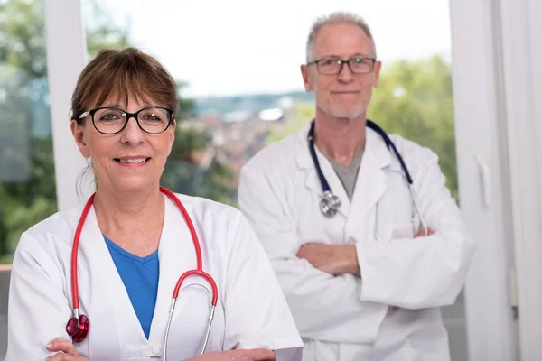 Portret van twee artsen — Stockfoto