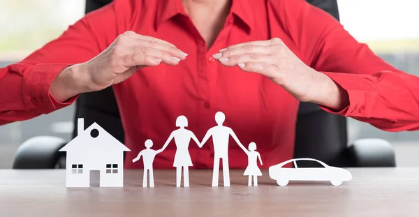 家、家族、車保険の概念 — ストック写真