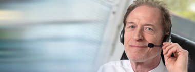 Destek telefonu operatörü kulaklık