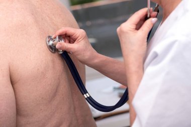 Doktor stetoskop sınav hasta için kullanma
