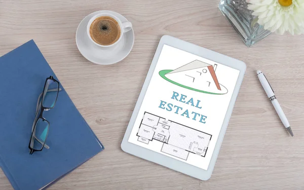 Pojem Real estate na digitálním tabletu — Stock fotografie
