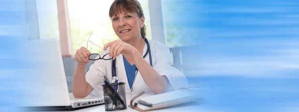 Retrato de doctora —  Fotos de Stock